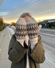 Load image into Gallery viewer, CELEST MITTENS Printed Pattern by PetiteKnit