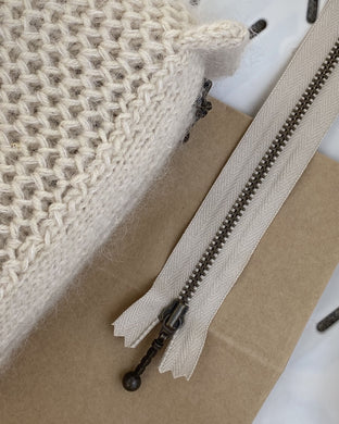 PetiteKnit Zipper for Honey Clutch/Purse (Medium) 17 cm - Sand