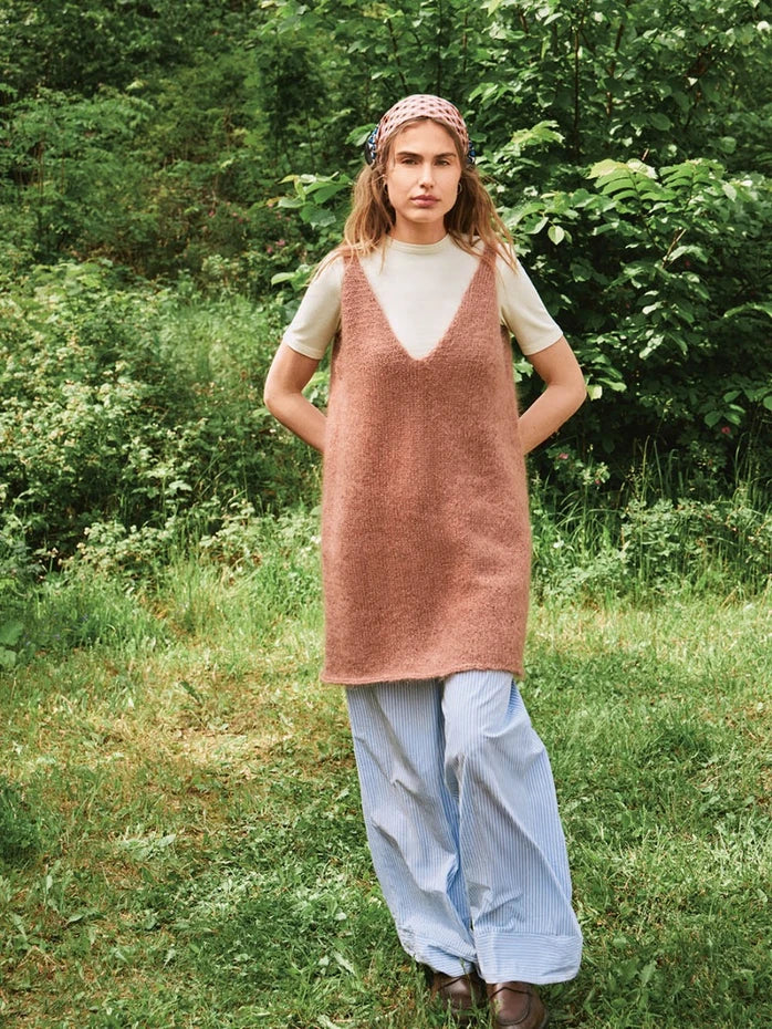 SANDNES Single Pattern / 2507 DIY /No. 9 - Meadow Dress