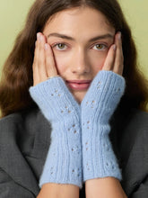 Load image into Gallery viewer, Sandnes Single Pattern / 2607 Cashmere / Nr. 4a Miu Pointelle Mittens (Fingerless edition)