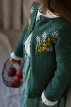 Load image into Gallery viewer, EMBROIDERY ON KNITS by Judit Gummlich