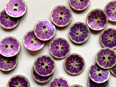 TGB Matt Fuchsia Pink / Mauve Shell Buttons With Flower Pattern - Size 12mm (4549)