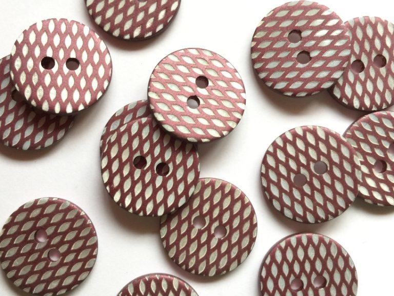 TGB Slightly Metallic Deep Pink River Shell Buttons With Laser Pattern - 18mm (3970)
