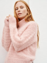 Load image into Gallery viewer, Nordic Chic: Knitting a Modern Wardrobe by Leeni Hoimela