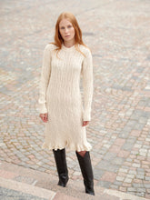 Load image into Gallery viewer, Nordic Chic: Knitting a Modern Wardrobe by Leeni Hoimela