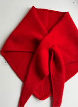 Load image into Gallery viewer, MAGDALENE SHAWL KIT by Rauma