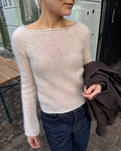 Load image into Gallery viewer, BEA BLOUSE Printed Pattern by PetiteKnit