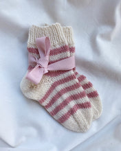 Load image into Gallery viewer, Everyday Socks Junior Pattern by PetiteKnit