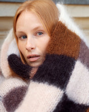 Load image into Gallery viewer, Nordic Chic: Knitting a Modern Wardrobe by Leeni Hoimela
