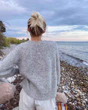 Load image into Gallery viewer, Novice Cardigan Chunky by PetiteKnit
