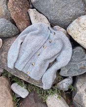 Load image into Gallery viewer, Novice Cardigan Chunky by PetiteKnit