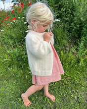 Load image into Gallery viewer, NOVICE CASRDIGAN MINI -CHUNKY EDITION Pattern by PetiteKnit