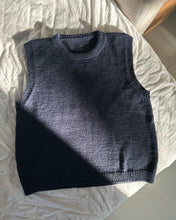 Load image into Gallery viewer, NOVICE SLIPOVER MAN Pattern by PetiteKnit