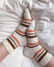 Load image into Gallery viewer, EVERYDAY SOCK Pattern by PetiteKnit
