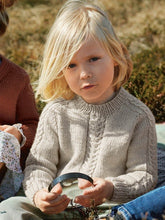 Load image into Gallery viewer, SANDNES 2009 SMART BOOKLET ONLY AVAILABLE WITH MINIMUM OF 3 SKEINS OF ANY SANDNES YARN