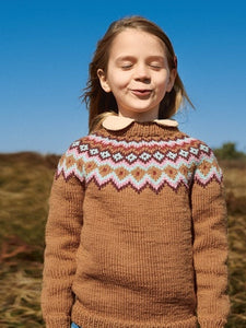 SANDNES 2009 SMART BOOKLET ONLY AVAILABLE WITH MINIMUM OF 3 SKEINS OF ANY SANDNES YARN