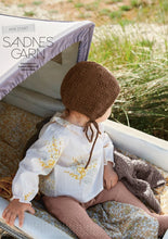Load image into Gallery viewer, SANDNES 2108E/D SOFT START BOOKLET (ENGLISH/GERMAN) ONLY AVAILABLE WITH MINIMUM OF 3 SKEINS OF ANY SANDNES YARN