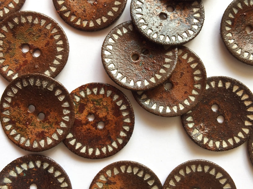 TGB Rusty Textured Surface Shell Buttons with Laser Edge - 22mm (4146)